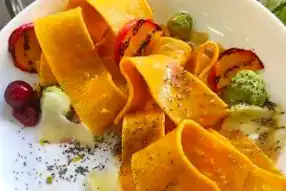 Ev Yapımı Nohut Unlu Pappardelle ve Tavuk Sosu