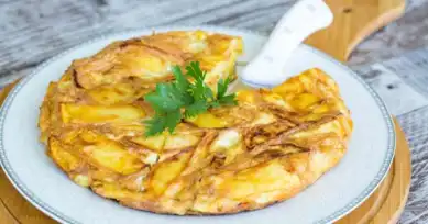 Nefis Patatesli Börek Tadında Omlet Tarifi