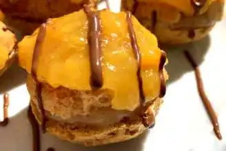 Nefis Şeftali Soslu Profiterol Tarifi