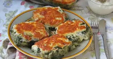 Fırında Kaşarlı Ispanaklı Patates Yemeği Tarifi