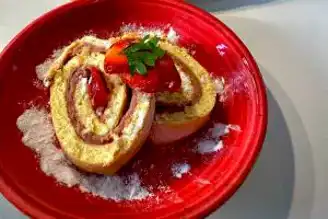 Nefis Çilekli Swiss Roll Tarifi