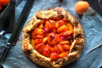 Nefis Kayısı ve Şeftalili Galette Tarifi