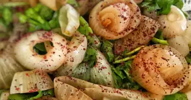 Nefis Közlenmiş Soğan Salatası Tarifi