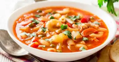 Lezzetli ve Doyurucu Minestrone Çorbası Tarifi