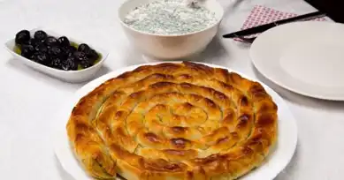 Naneli Soğuk Çorba ve Lezzetli Börek Tarifi