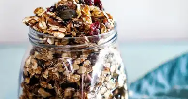 Ev Yapımı Turna Yemişli Bademli Granola Tarifi