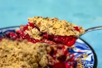 Nefis Vişneli Crumble Tarifi