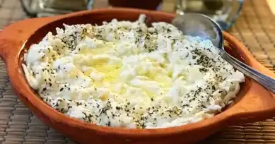 En Kolay Yoğurtlu Kereviz Salatası Tarifi