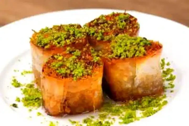 Baklava Yufkasıyla Çıtır Kadayıf Sarma Tarifi