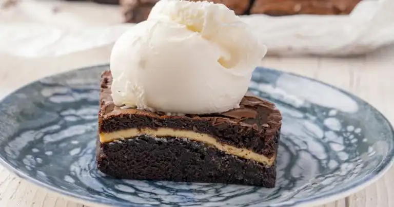 Nefis Beyaz Çikolatalı Islak Brownie Tarifi