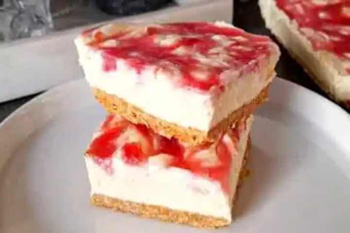 Pratik Beyaz Çikolatalı Raventli Cheesecake Tarifi