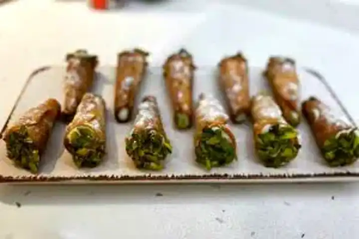 Ev Yapımı Cannoli Tarifi: Çıtır Börek ve Kremalı Lezzet