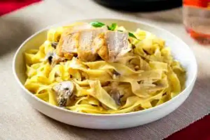 Kremalı Tavuklu Fettuccine Alfredo Tarifi