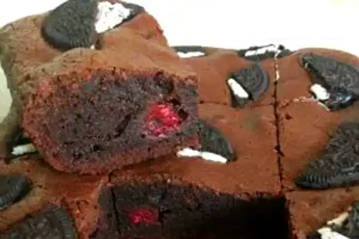 Nefis Frambuazlı Çikolatalı Brownie Tarifi