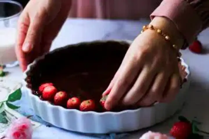 Nefis Çikolatalı Pişmeyen Tart Tarifi