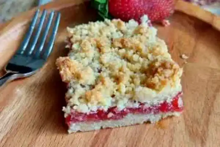 Nefis Çilekli Crumble Dilimleri Tarifi