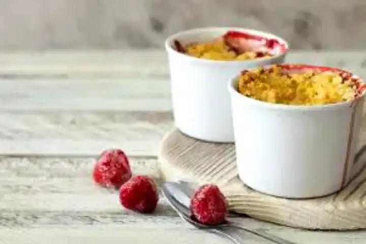 Nefis Çilekli Crumble Tarifi