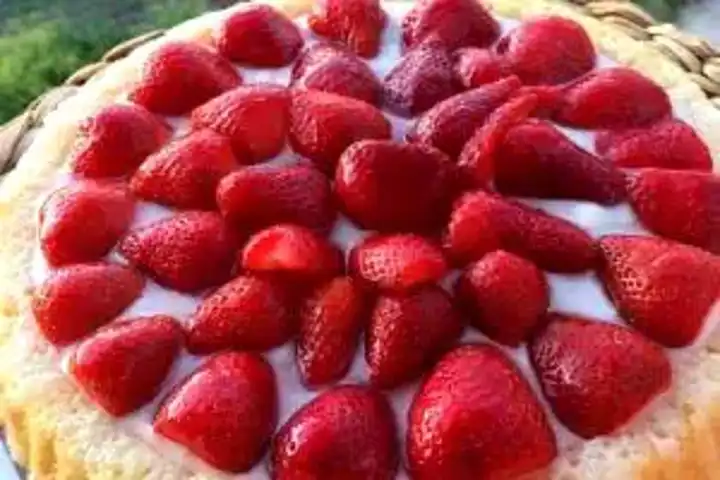 Nefis Çilekli Tart Tarifi