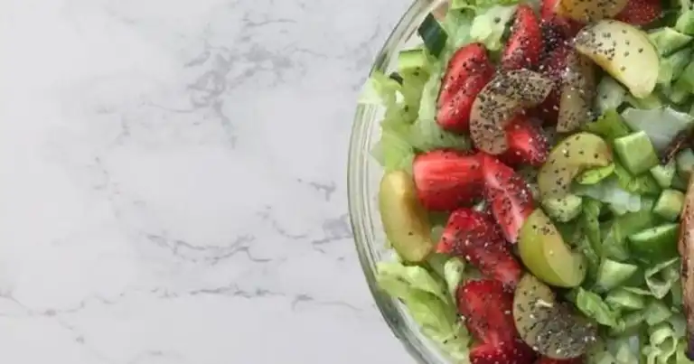 Yaz Meyveleriyle Canlandırıcı Salata Tarifi