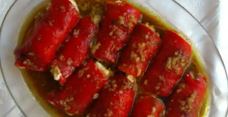 Nefis Peynirli Kırmızı Biber Mezesi Tarifi
