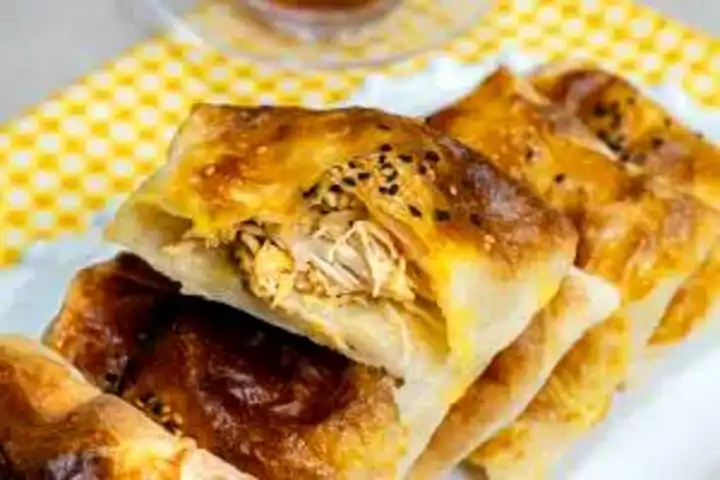 Evde Kalan Tavuklarla Lezzetli Börek Tarifi