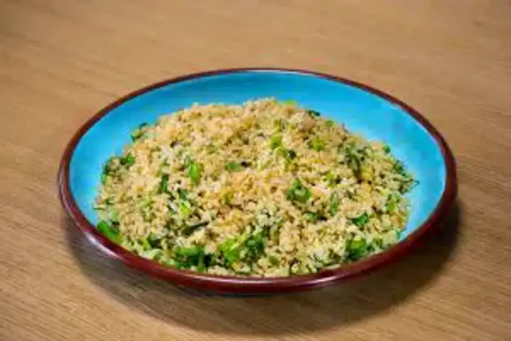 Taze Otlarla Lezzetlenen Bulgur Pilavı Tarifi