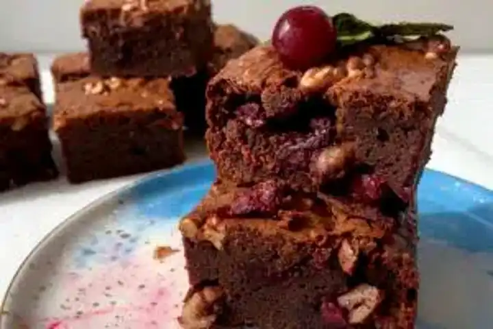 Nefis Vişneli Cevizli Brownie Tarifi