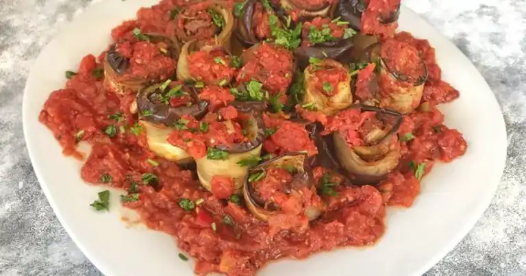 Nefis Zeytinyağlı Patlıcan Sarma Tarifi